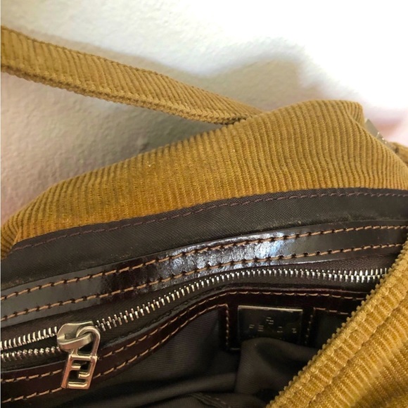 👜 Vintage Fendi's Baguette: The most sought-after handbag🤩 - Picture 8 of 10